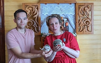 Новый год у Ежа Петровича  с Дедом Морозом и Снегурочкой