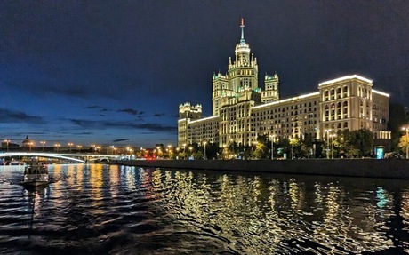 Танцующий теплоход. Гранд Круиз по центру Москвы с ужином, живой музыкой и дискотекой